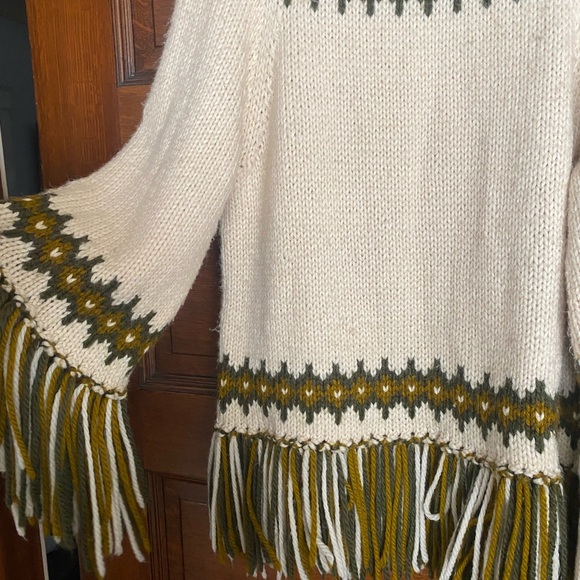 Vintage Hand Knit Chunky Wool
Fringe Poncho Sweater Hippie
Boho Cozy 60s70s - Picture 5 of 8